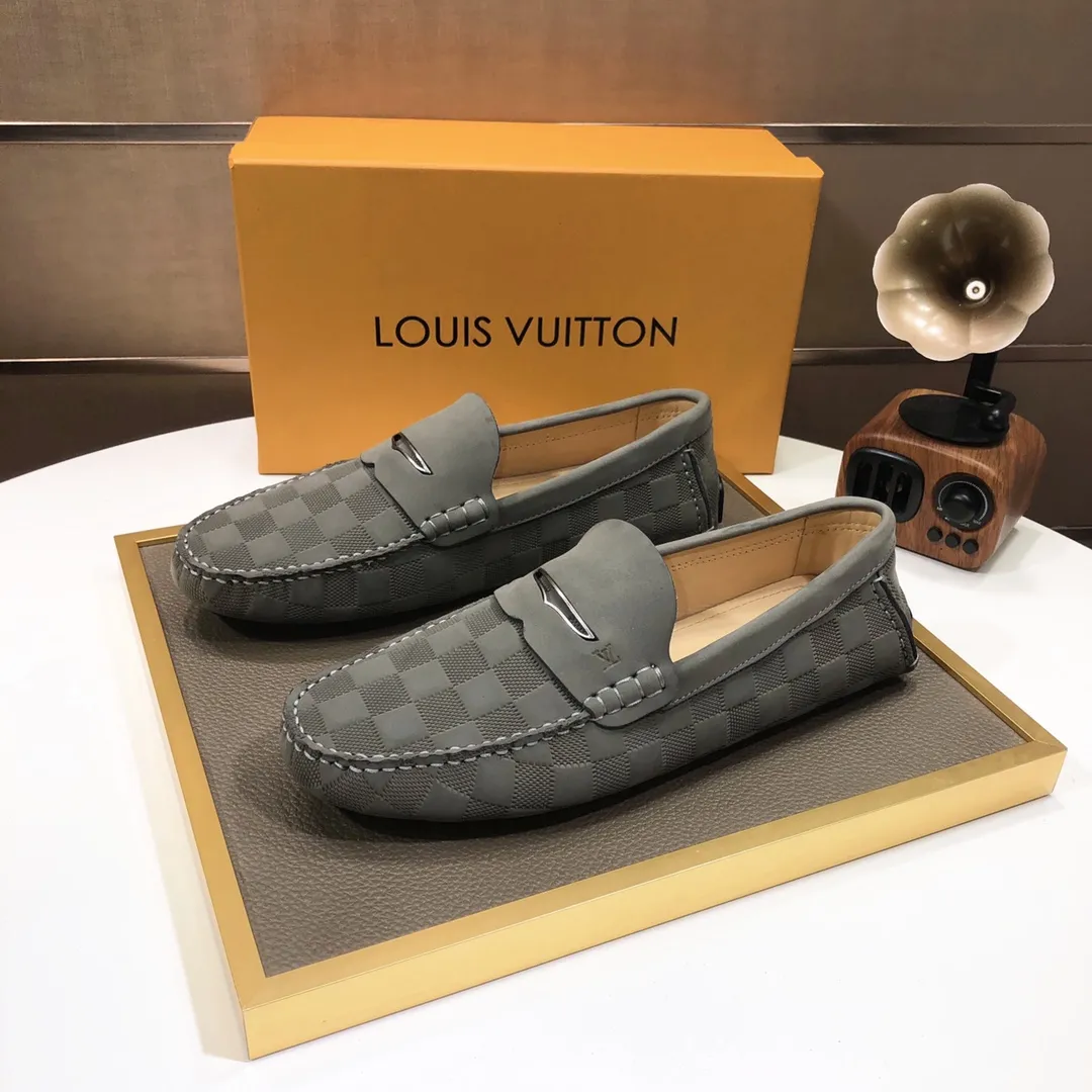Men's men's shoes 💰420💰 [LV Doudou shoes] (water-dyed cowhide lining) new model is on the market, available on the official website. The new Doudou shoes are processed into single-color materials, and the uppers are made of imported cowhide material. The body of the shoe is fully hemmed with mark thread, and is lined with imported original cowhide leather. The elegant shoe shape is super suitable for all-matching, and the size is 38-44.
